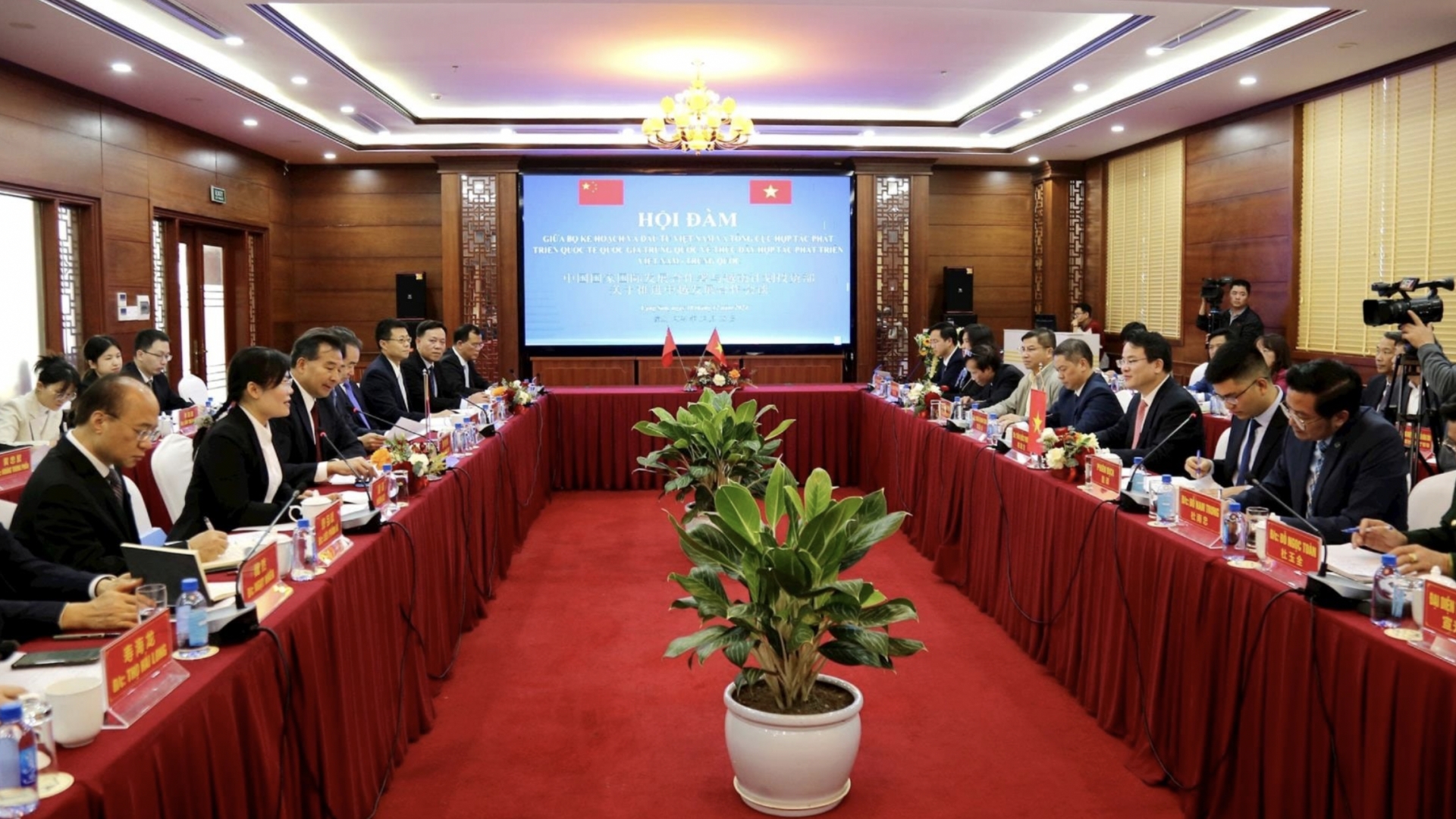 越中深化发展合作新动能