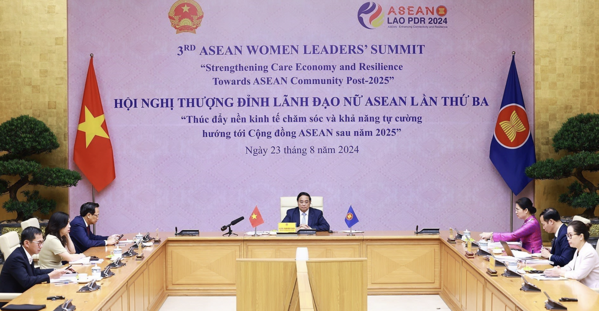 越南政府总理范明正在第三届东盟女性领导人峰会上发表讲话。