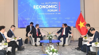 越南与中国加强国家建设与发展经验交流与分享