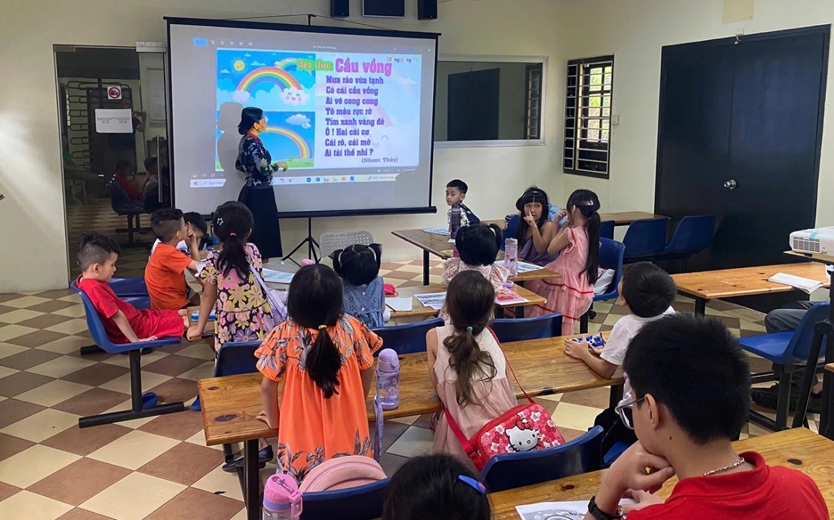 母亲的越南语班是安坚守了9年的地方。