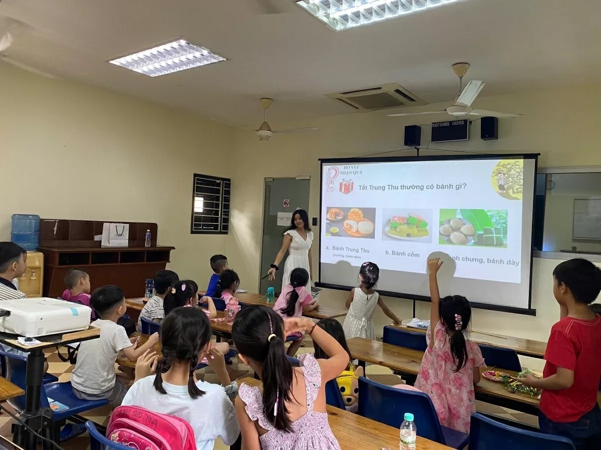 (图片说明：黎阮琉安同学在中秋主题课外活动中。)