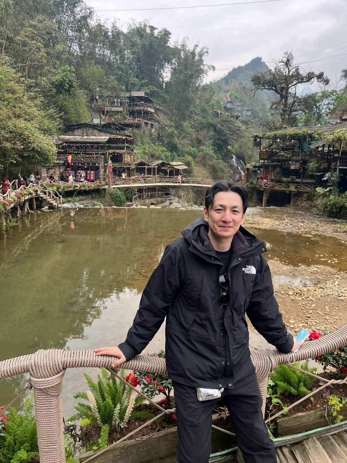 金谷学先生在老街省沙坝旅游途中。