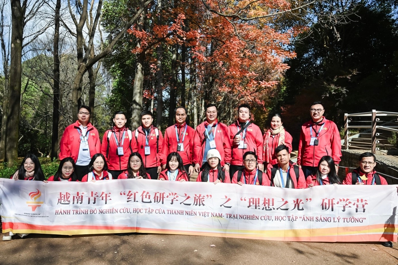 越南青年代表参观体验中国云南著名景点