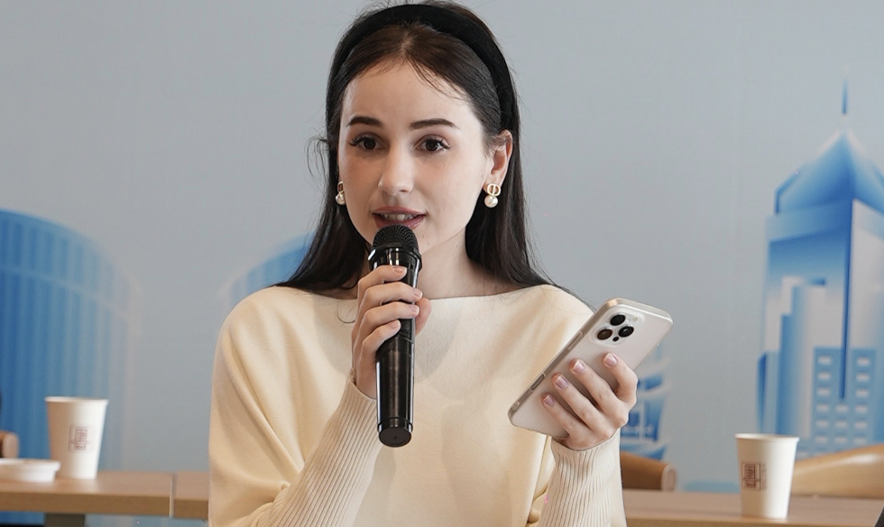 澳大利亚留学生安心冉（Anna Christine）认为亲身体验“比上十节文化课管用”