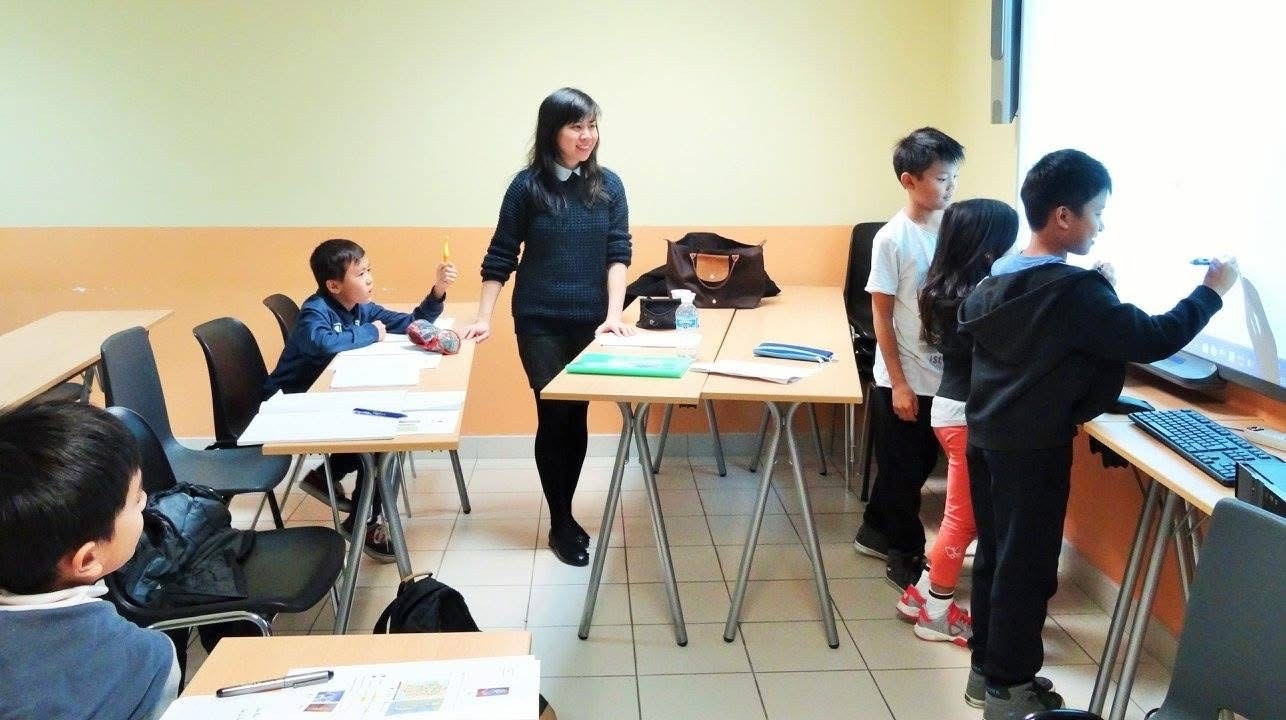 黄氏红河博士:来自巴黎的越南语使者 黄氏红河博士:来自巴黎的越南语使者