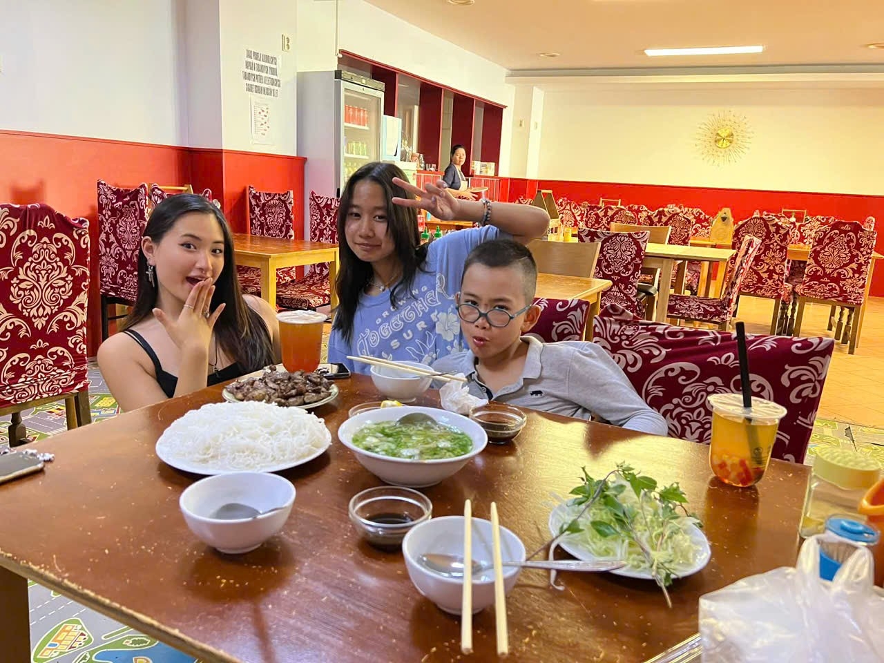 坚守越南语,只为用最完整的语言与子女交流 坚守越南语,只为用最完整的语言与子女交流