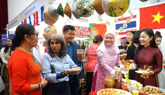 阮瑞天香硕士:在马来西亚推广越南语征程中的灵活与创新 阮瑞天香硕士:在马来西亚推广越南语征程中的灵活与创新