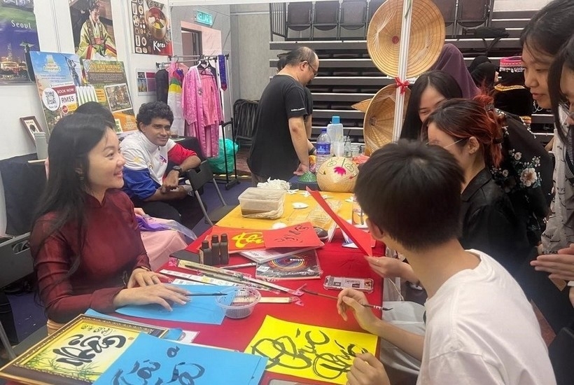 阮瑞天香硕士:在马来西亚推广越南语征程中的灵活与创新 阮瑞天香硕士:在马来西亚推广越南语征程中的灵活与创新