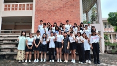 教授外国人越南语的