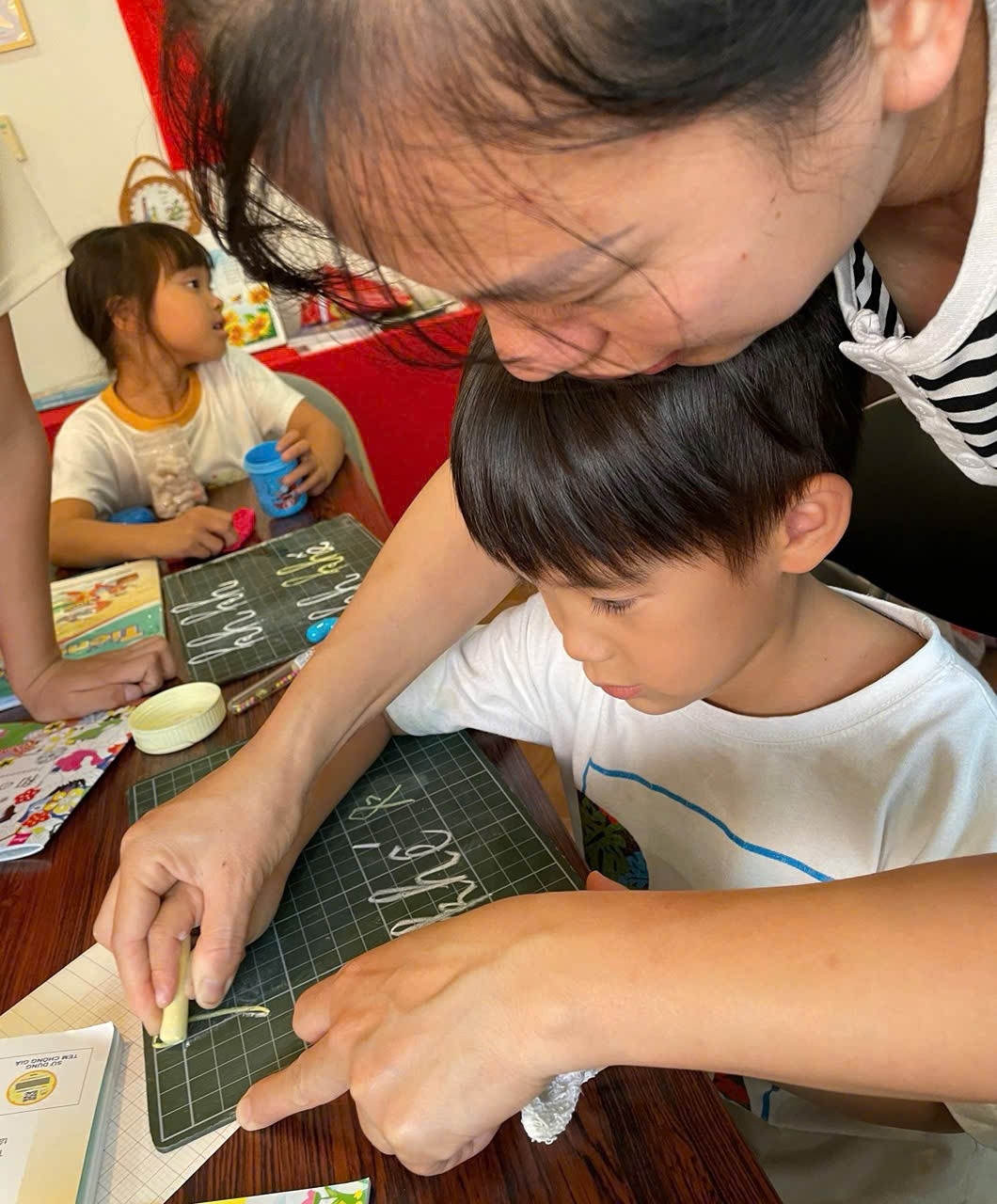 大阪的越南女教师及其为背井离乡的孩童播撒母语种子的旅程 大阪的越南女教师及其为背井离乡的孩童播撒母语种子的旅程
