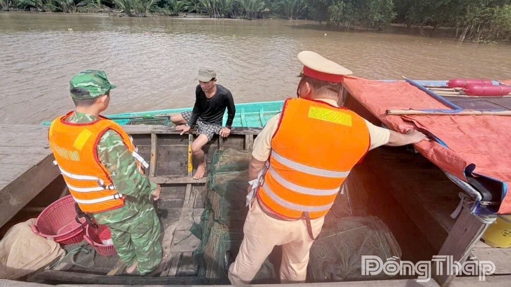 坚决开展渔船排查集中行动，遏制IUU捕捞