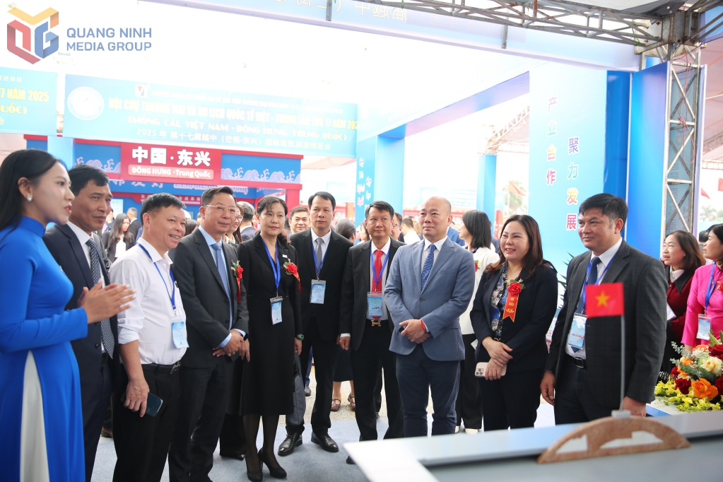 2025年第17届越中国际商贸旅游博览会开幕 2025年第17届越中国际商贸旅游博览会开幕