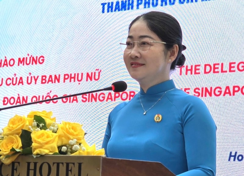 胡志明市劳动联合会副主席阮金鸾女士发表讲话。（图：N.D）