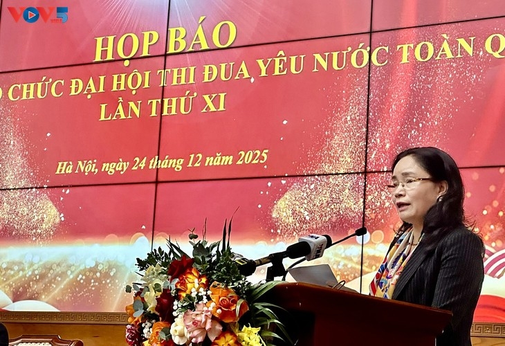 文化体育与旅游部副部长郑氏水  女士在新闻发布会上发言。