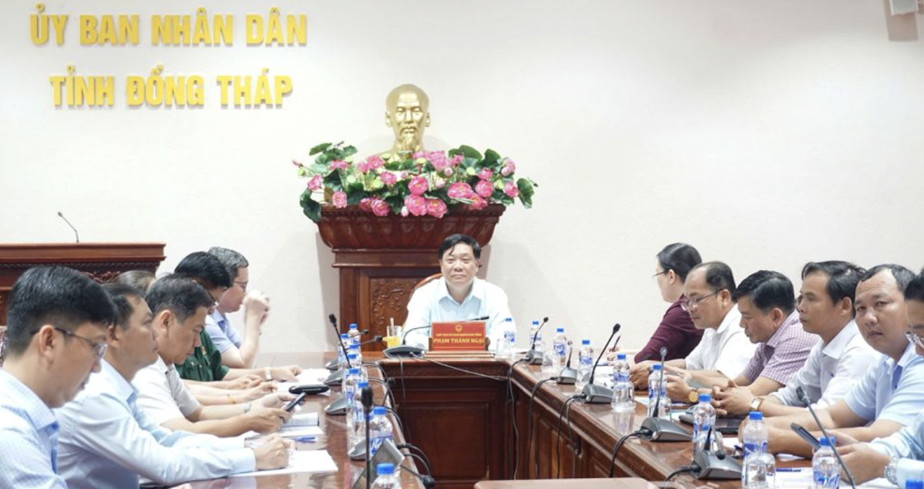 图为同塔省分会场的会议全景。