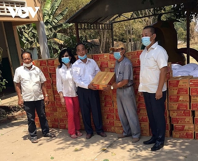 为受疫情影响的柬埔寨越南人提供粮食援助