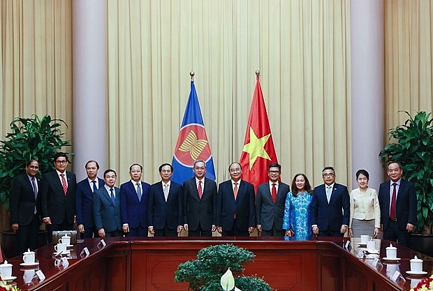 越南国家主席阮春福会见东盟各国驻河内大使、代办