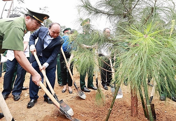 越南国家主席阮春福出席“永远铭记胡伯伯恩德”植树节启动仪式