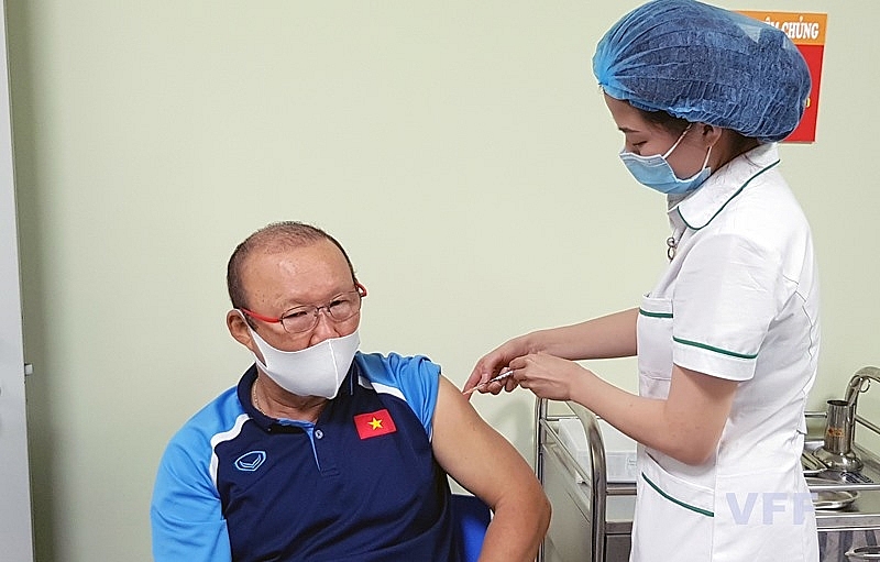 越南国家足球队完成新冠疫苗第一针接种