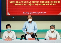 国家主席阮春福视察岘港市新冠肺炎疫情防控工作
