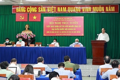 国家主席阮春福会见胡志明市古芝和霍门县选民