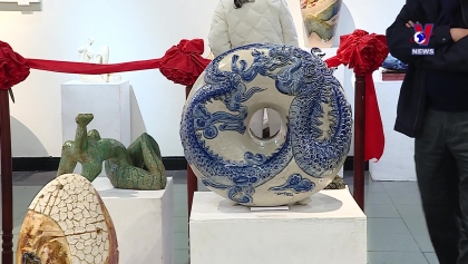 春天姿态陶瓷精品展: 感受越南陶瓷文化精髓